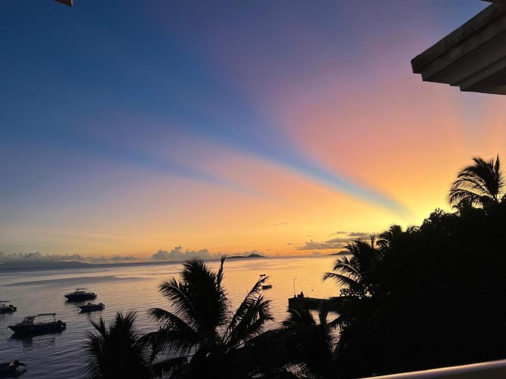 Diamond Plaza Hotel Grand Anse  Bagian luar foto