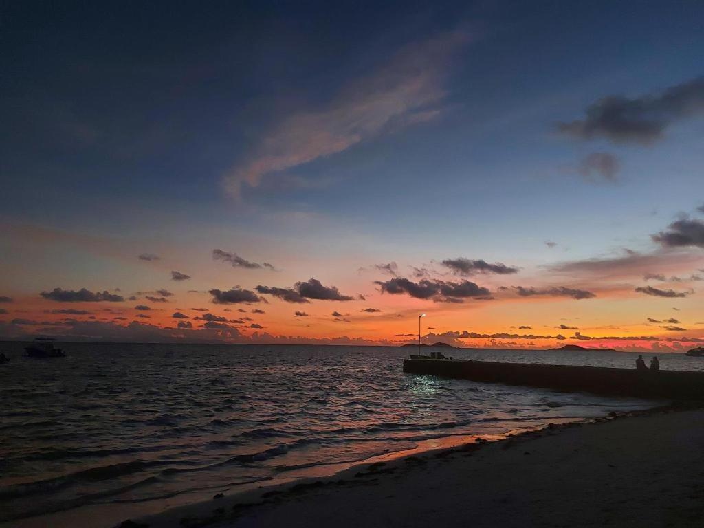 Diamond Plaza Hotel Grand Anse  Bagian luar foto